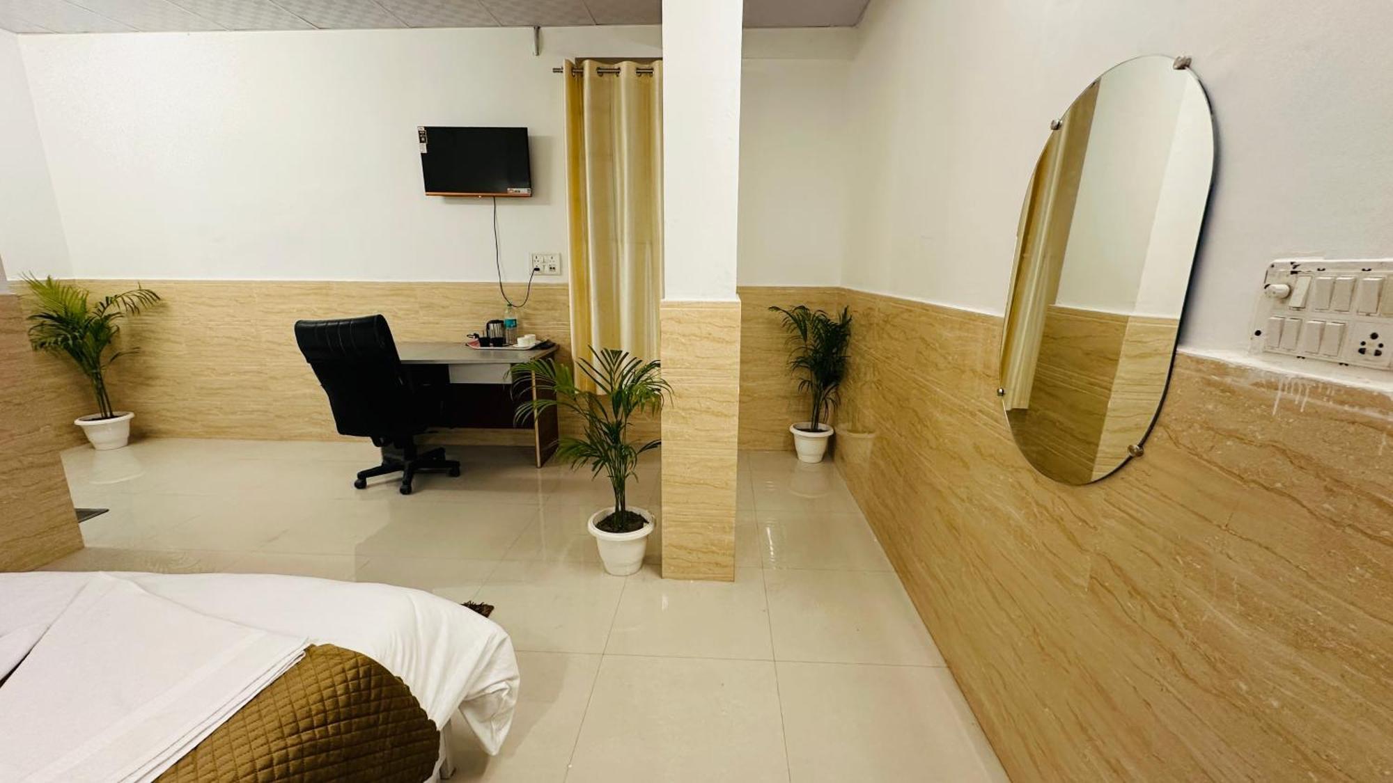 Hotel Relax Inn-Couple Friendly Hotel- Noida Sector 27 Exterior photo